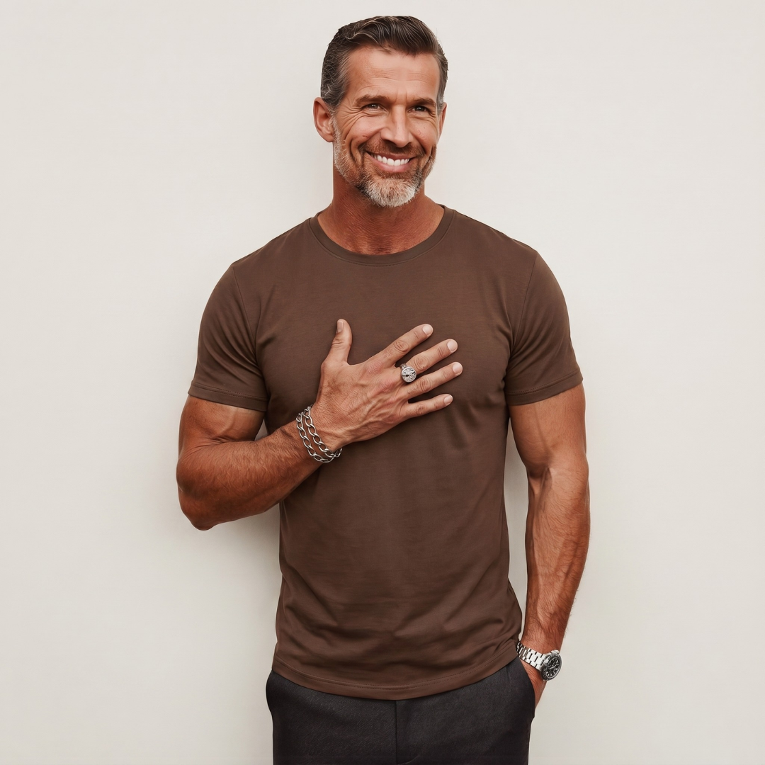 Men's brown crew neck t-shirt in versatile color with comfortable loose fit