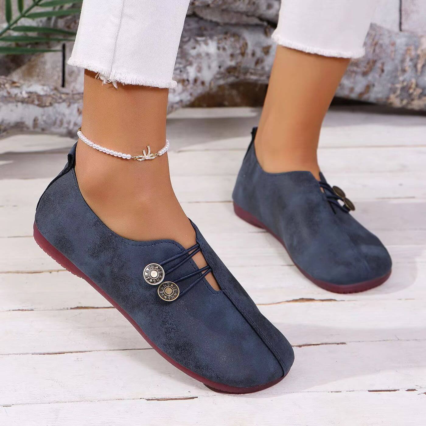 Comfortable Slip-On Shoes – Cushioned Insole Retro Round Toe Design