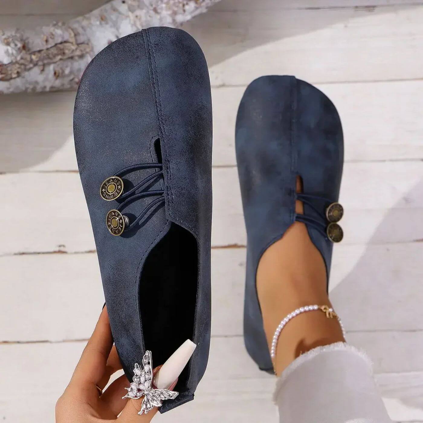 Comfortable Slip-On Shoes – Cushioned Insole Retro Round Toe Design