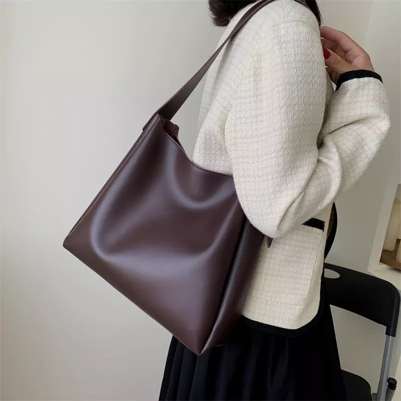 Women’s Vegan Leather Shoulder Bag with Adjustable Buckle Strap – Minimalist Everyday Tote